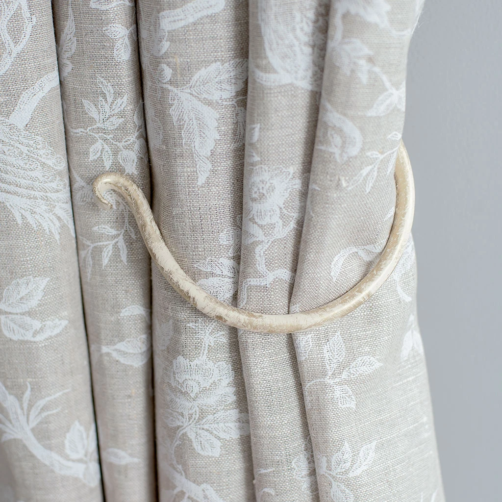 Small Swing Holdback (12cm Embrace) In Old Ivory 2 Small Swing Holdback (12cm Embrace) In Old Ivory - Image 2