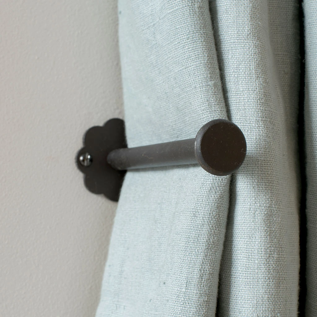 Draper's Button Holdback In Beeswax 4 Draper's Button Holdback In Beeswax - Image 4